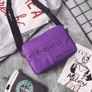 Zenanlar üçin eginden asylýan sumkalary.