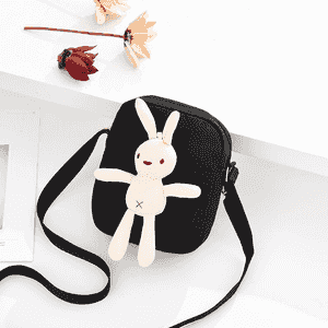 Gyzlar üçin niýetlenen boýnundan asylýan sumka