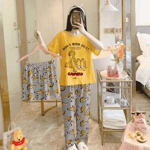 Gyzlar üçin tomusky pižama.