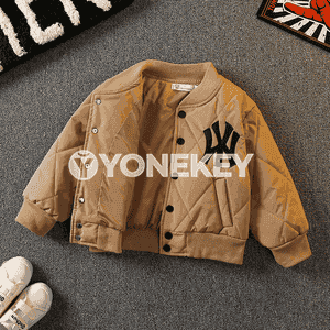 Oglanjyklar üçin ýuka kurtka.