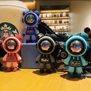 Kosmonawt şekiljikli açara dakylýan 