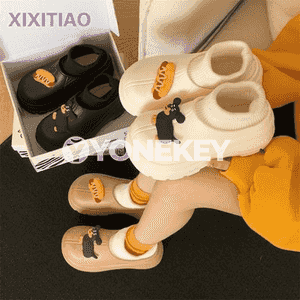 Gyzlaryň täze görnüş suw geçirmeýän gyş aýakgaplary.