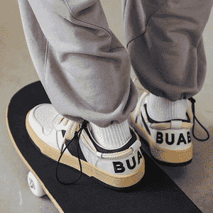 Oglanlar üçin niýetlenen krasowkalar.