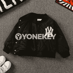 Oglanjyklar üçin ýuka kurtka.