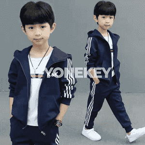 Oglanjyklar üçin komplekt sportiwka.