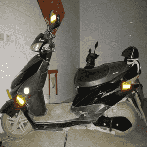 Awtoulaglar we motosikller üçin gijeki şöhlelendiriji 