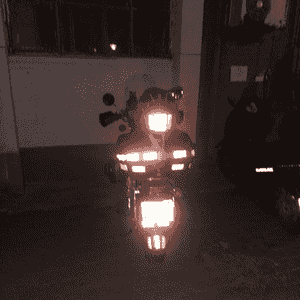 Awtoulaglar we motosikller üçin gijeki şöhlelendiriji 