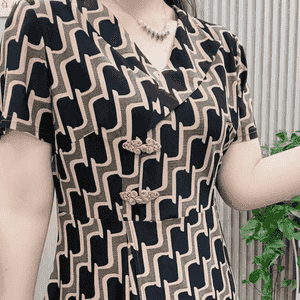 Zenanlar üçin komplekt öýde geýilýän eşikler.