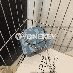 Gyzlar üçin kiçi sumkalar.