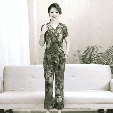 Zenanlar üçin komplekt öýde geýilýän eşikler.