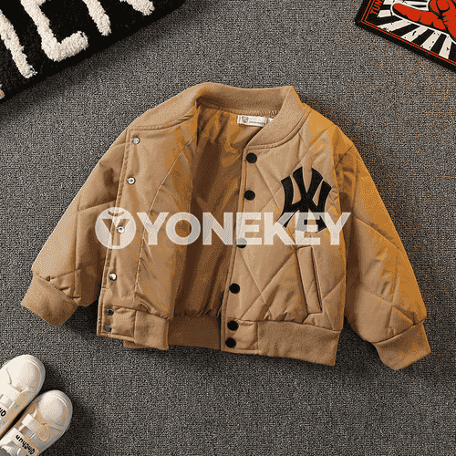 Oglanjyklar üçin ýuka kurtka.