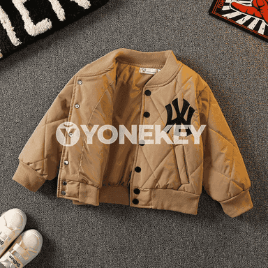 Oglanjyklar üçin ýuka kurtka.