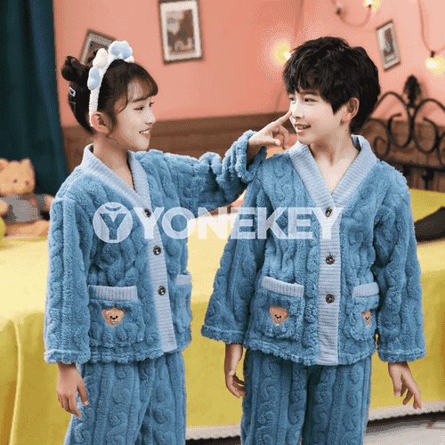 Çagalar üçin pižama.