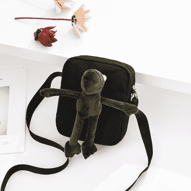 Gyzlar üçin niýetlenen boýnundan asylýan sumka