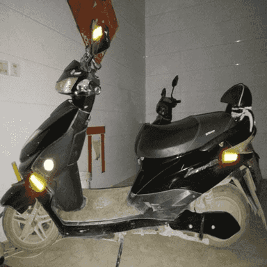 Awtoulaglar we motosikller üçin gijeki şöhlelendiriji 