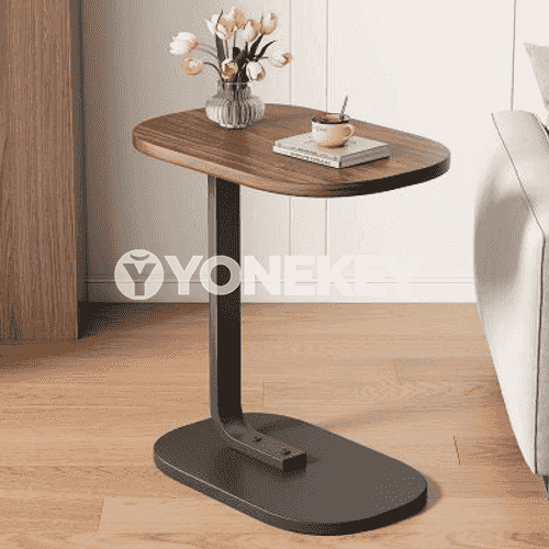 Owadan reňklerde kiçi stollar