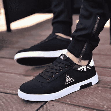 Erkekler üçin moda krasowkalar.