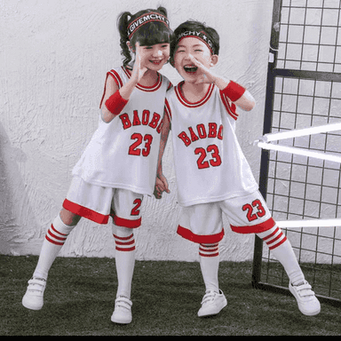 Çagalar üçin niýetlenen 1 bölek komplekt sport eşikleri