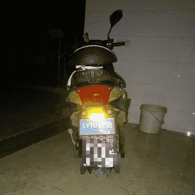 Awtoulaglar we motosikller üçin gijeki şöhlelendiriji 