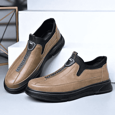 Oglanlar üçin täze tendensiýa owadan moda aýakgaplary.