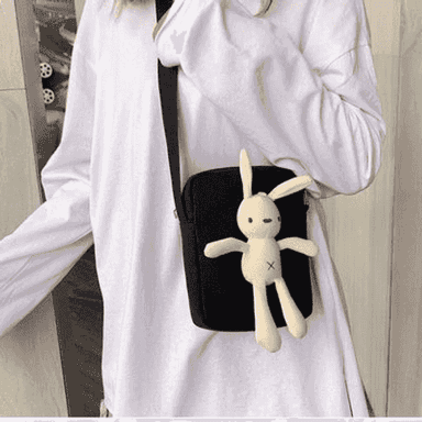 Gyzlar üçin niýetlenen boýnundan asylýan sumka