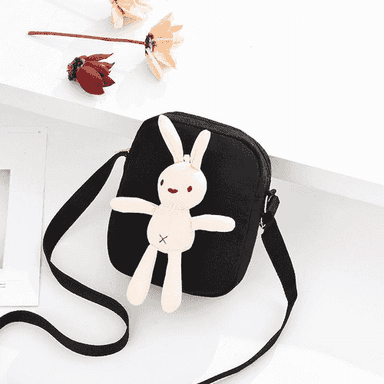 Gyzlar üçin niýetlenen boýnundan asylýan sumka