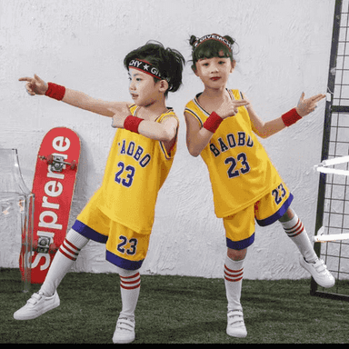 Çagalar üçin niýetlenen 1 bölek komplekt sport eşikleri