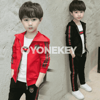 Oglanjyklar üçin komplekt sportiwka.