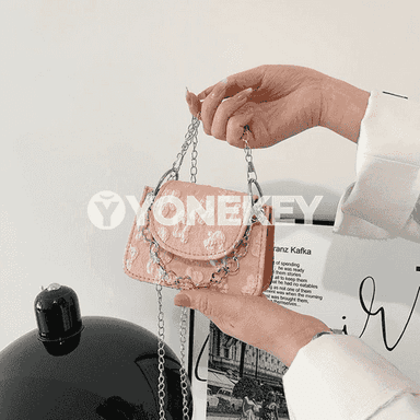 Gyzlar üçin kiçi sumkalar.