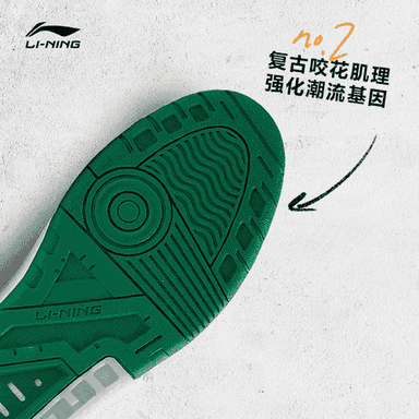 Erkekler üçin basketbol krasowkalar.