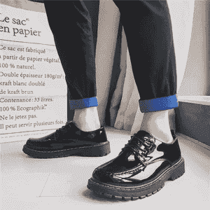 Erkekler üçin klassik aýakgaplar.